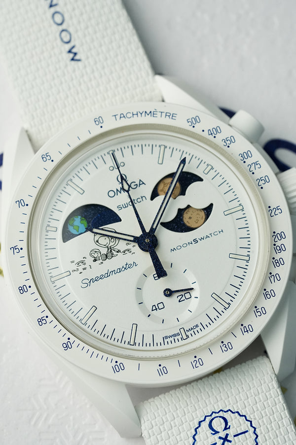 Swatch x OMEGA Mission to EarthPhase Moonshine Gold “Cold Moon”